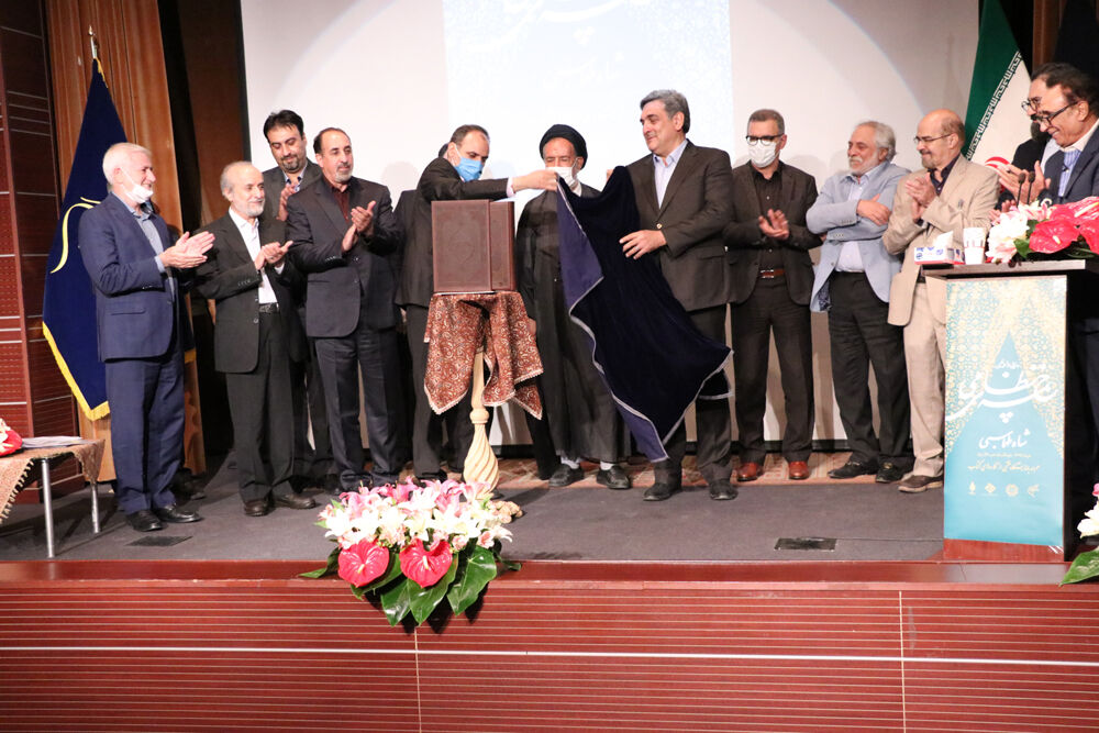 بازنشر خمسه نظامی، احیای هویت فرهنگی ایران است