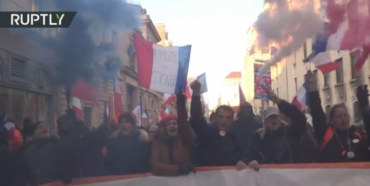 تجمع بزرگ ضد ناتو در خیابان‌های پاریس