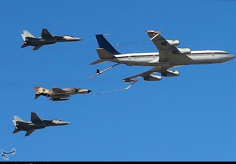 رژه هوایی ارتش در آسمان تهران با حضور بیش از ۴۰ جنگنده