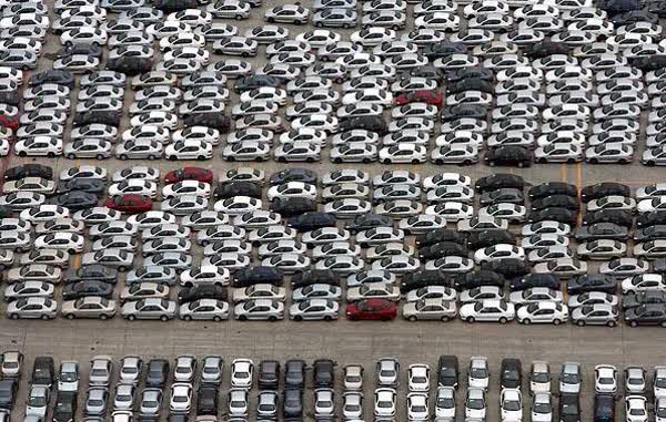 نگهداری ۱۴ هزار دستگاه خودرو در پارکینگ خودروساز معروف!