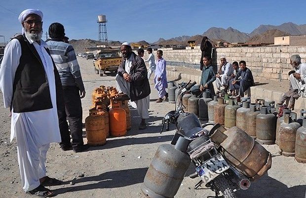 بازار داغ دلالان در صف های گاز مایع در سیستان و بلوچستان