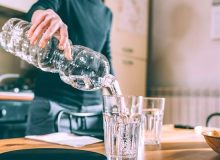 مزیت‌های ثابت‌ شده نوشیدن آب گرم در مقایسه با آب سرد