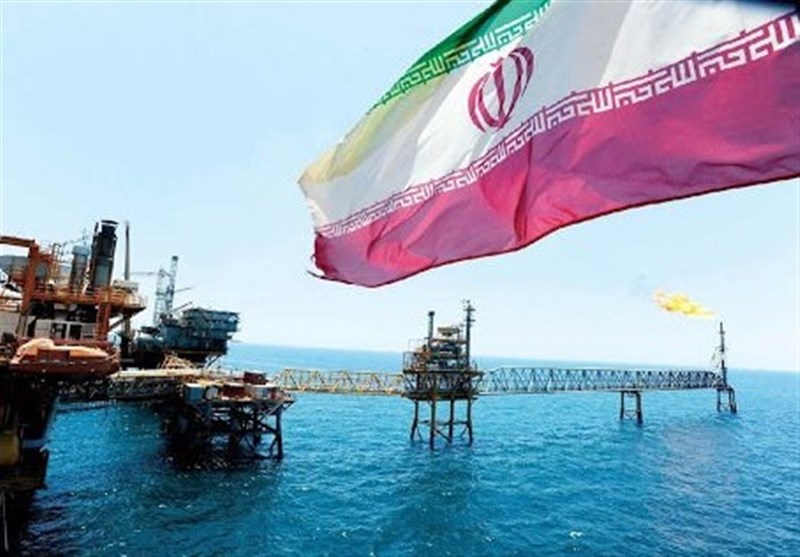 رویترز: ایران ۲۰۰میلیون بشکه نفت آماده برای صادرات دارد