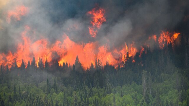 آتش‌سوزی جنگلی در کانادا؛ هزاران نفر از مناطق درگیر فرار کردند