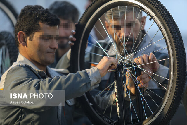 دوچرخه‌سازی در قزلحصار به دست زندانیان